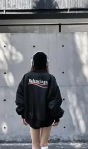 【預售】【福利回饋】巴黎 BLC 23FW 可樂波浪經典logo 彎刀尼龍 飛行夾克外套 廓型 MA-1