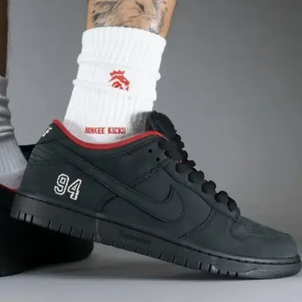 【預售】SB Dunk Low x Sup 聯名 刺繡logo 黑色 休閒鞋運動鞋板鞋 HQ8487-001