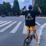 Palace 24SS Tri-OG Tee 後背三角徽章logo 短袖T恤