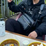 【預售】1V Outdoor   經典老花 牛皮拼接帆布  郵差包側背包單肩包 黑色