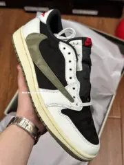 【現貨】Travis Scott x Air Jordan 1 Low OG “Medium Olive” 聯名 黑綠 倒鉤5.0 AJ1