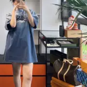巴黎 BLC 23SS Be kind 補丁刺繡做舊破壞 logo字母 水洗 短袖T恤 天空藍