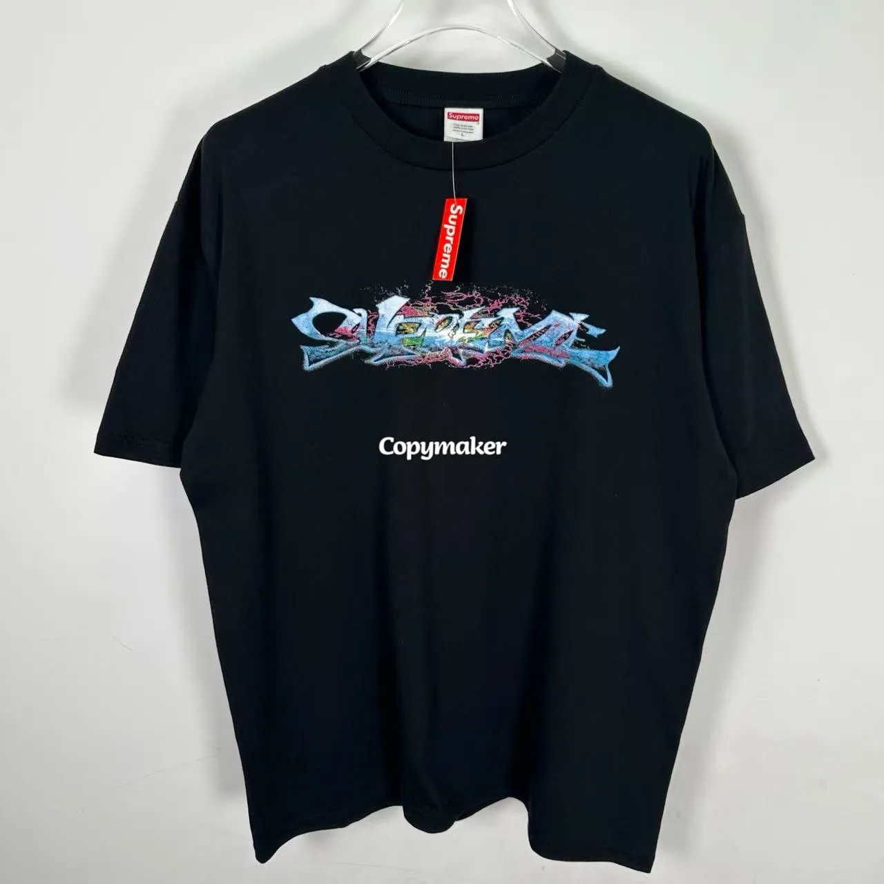 【預售】Sup FW25 WEEK17 Tag Tee 字母圖像雙面印花 短袖T恤 黑/白