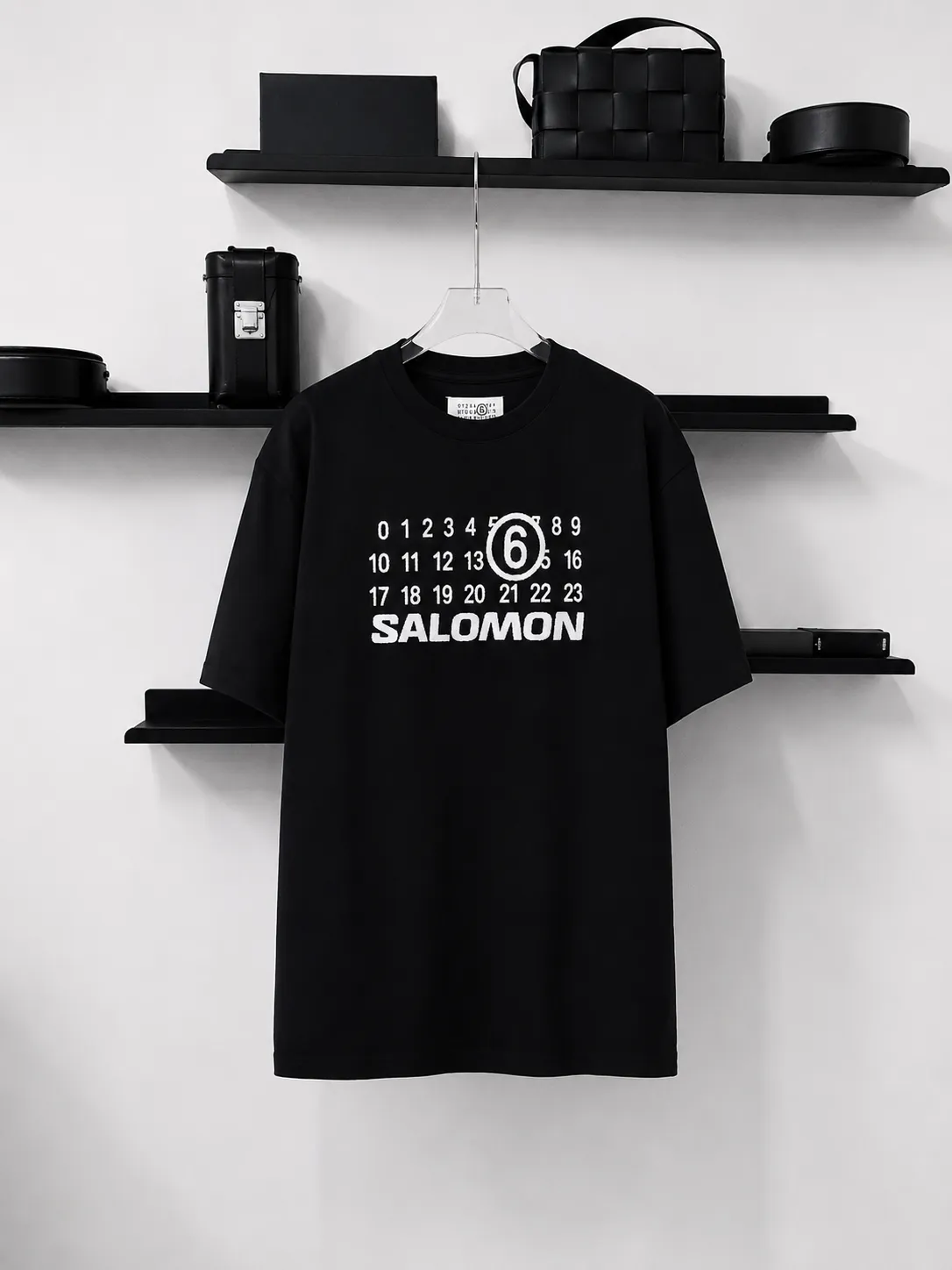 【預售】Salomon x MM6 26SS 聯名款 數字logo 短袖T恤 黑色/白色