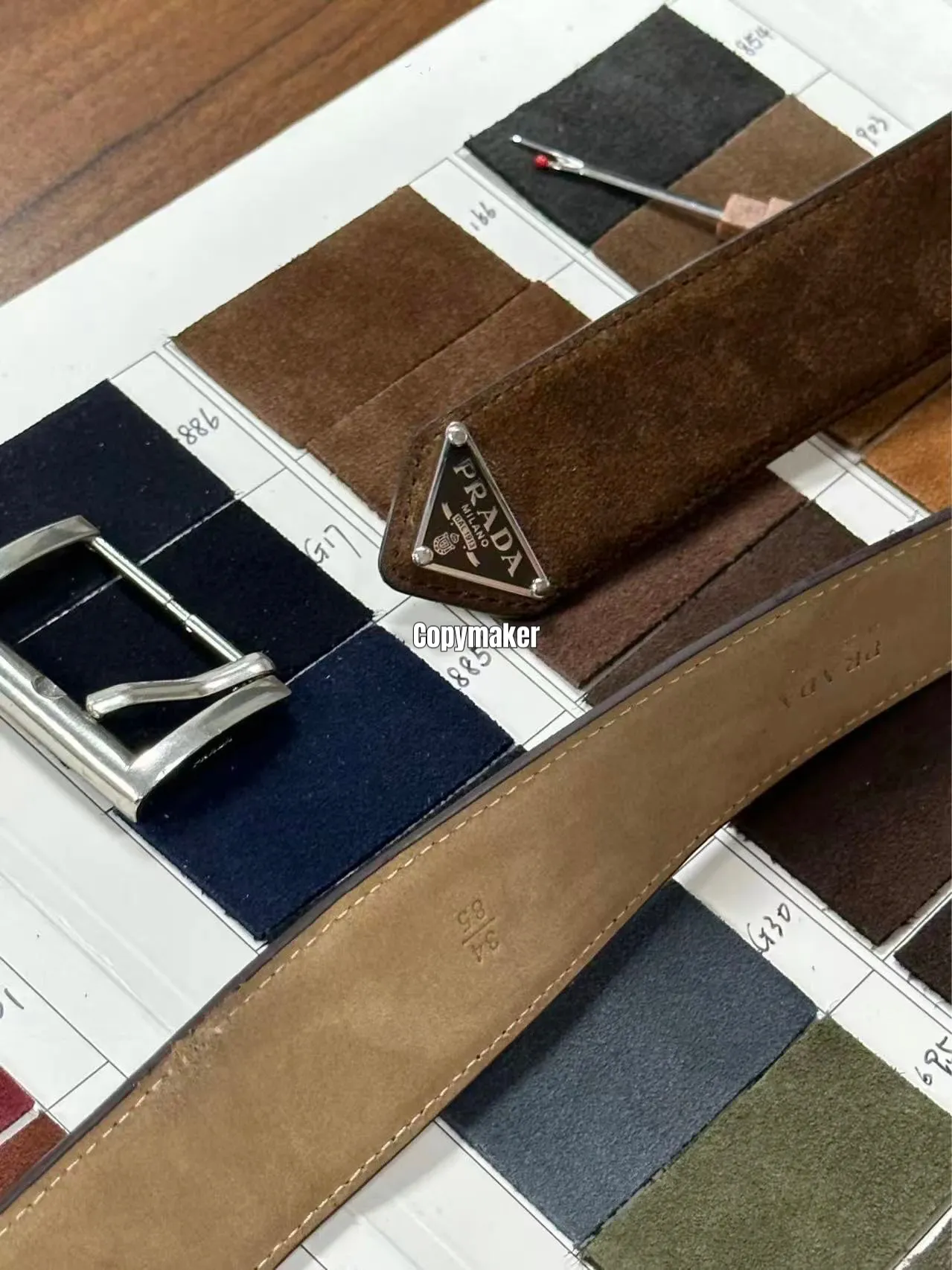 【現貨】【過驗】PRA 25FW 三角標 麂皮頭層牛皮 美拉德色系KF原廠三角牌皮帶腰帶