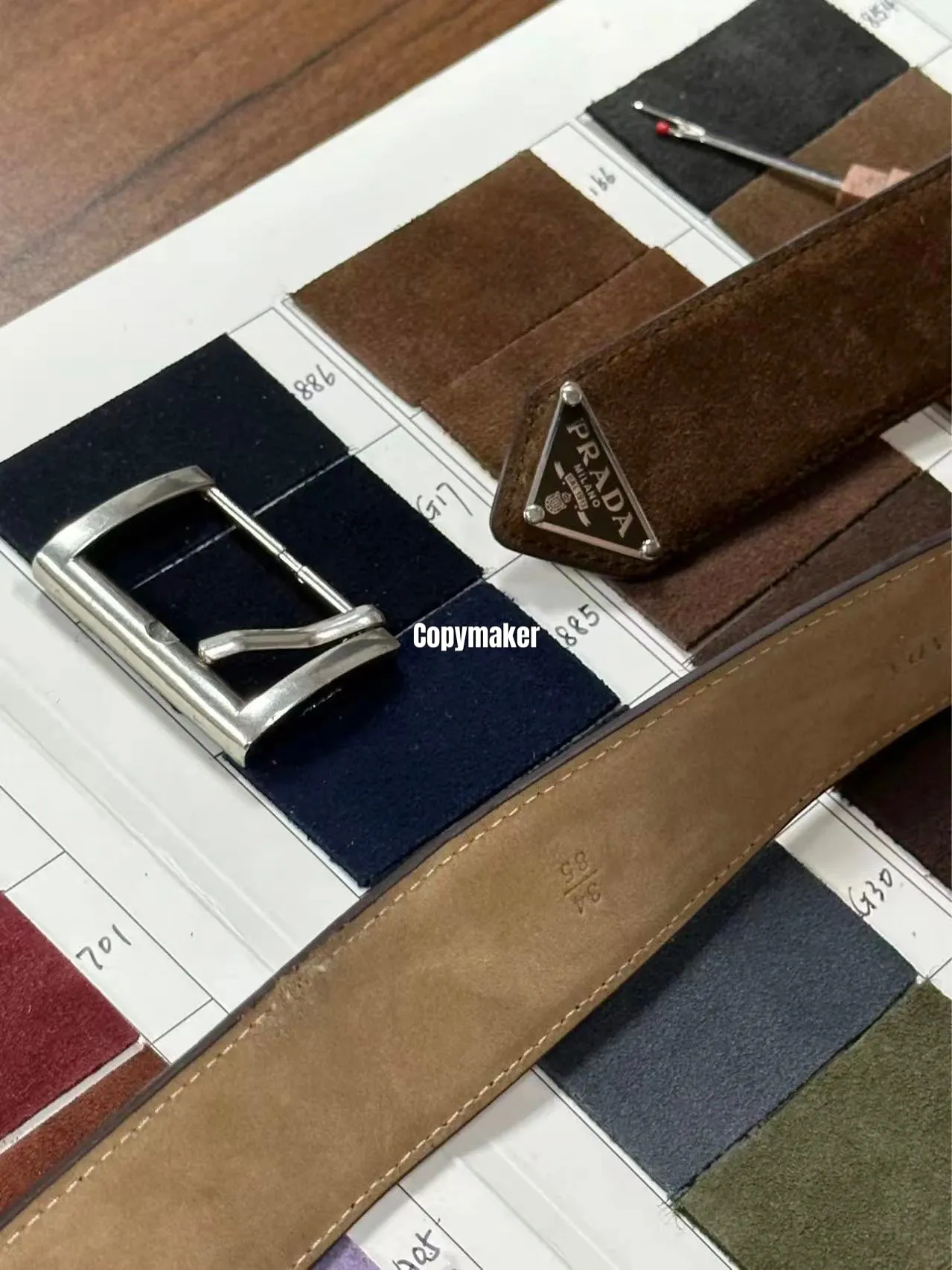 【現貨】【過驗】PRA 25FW 三角標 麂皮頭層牛皮 美拉德色系KF原廠三角牌皮帶腰帶