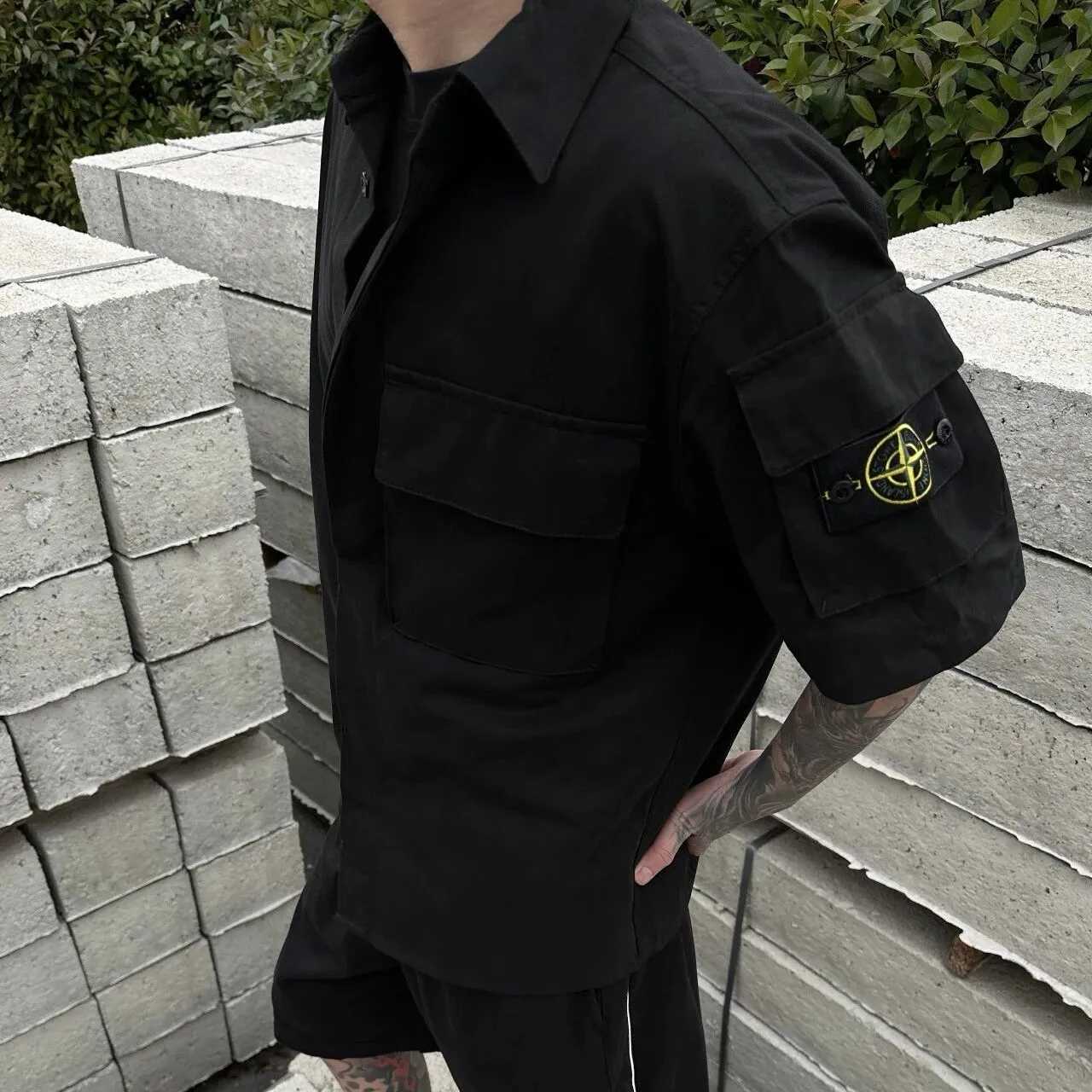 【現貨】STONE ISLAND 26SS 石頭島 純棉梭織袖章 工裝短袖襯衫T恤短袖夾克 黑色