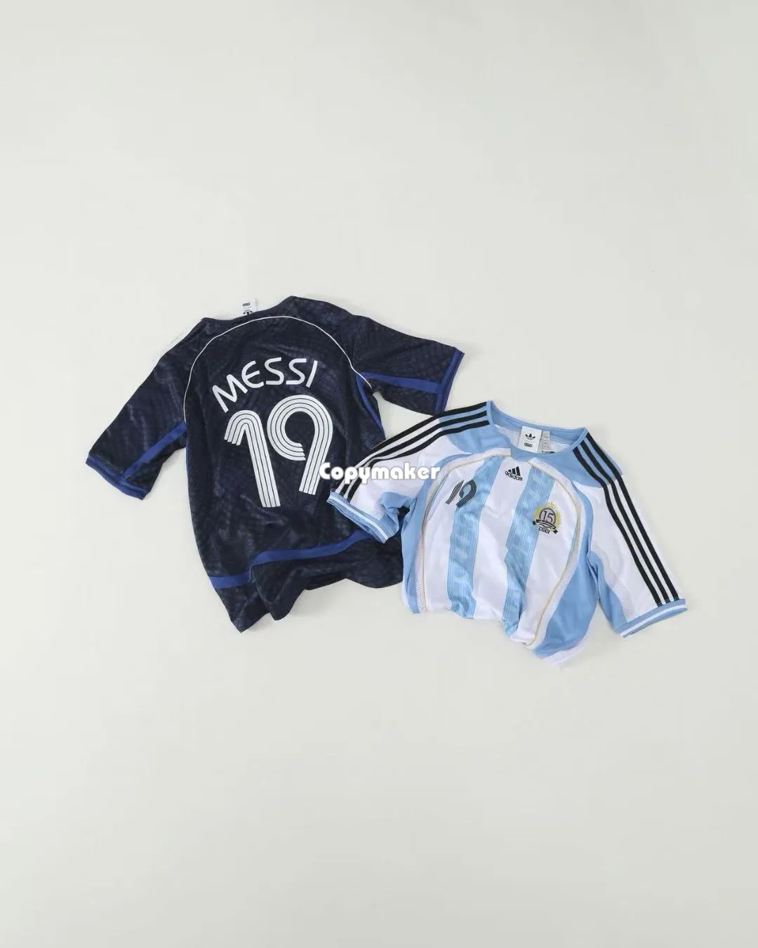 【預售】KITH x MESSI x AD  26SS 三方聯名 條紋印花球衣短袖T恤 二色