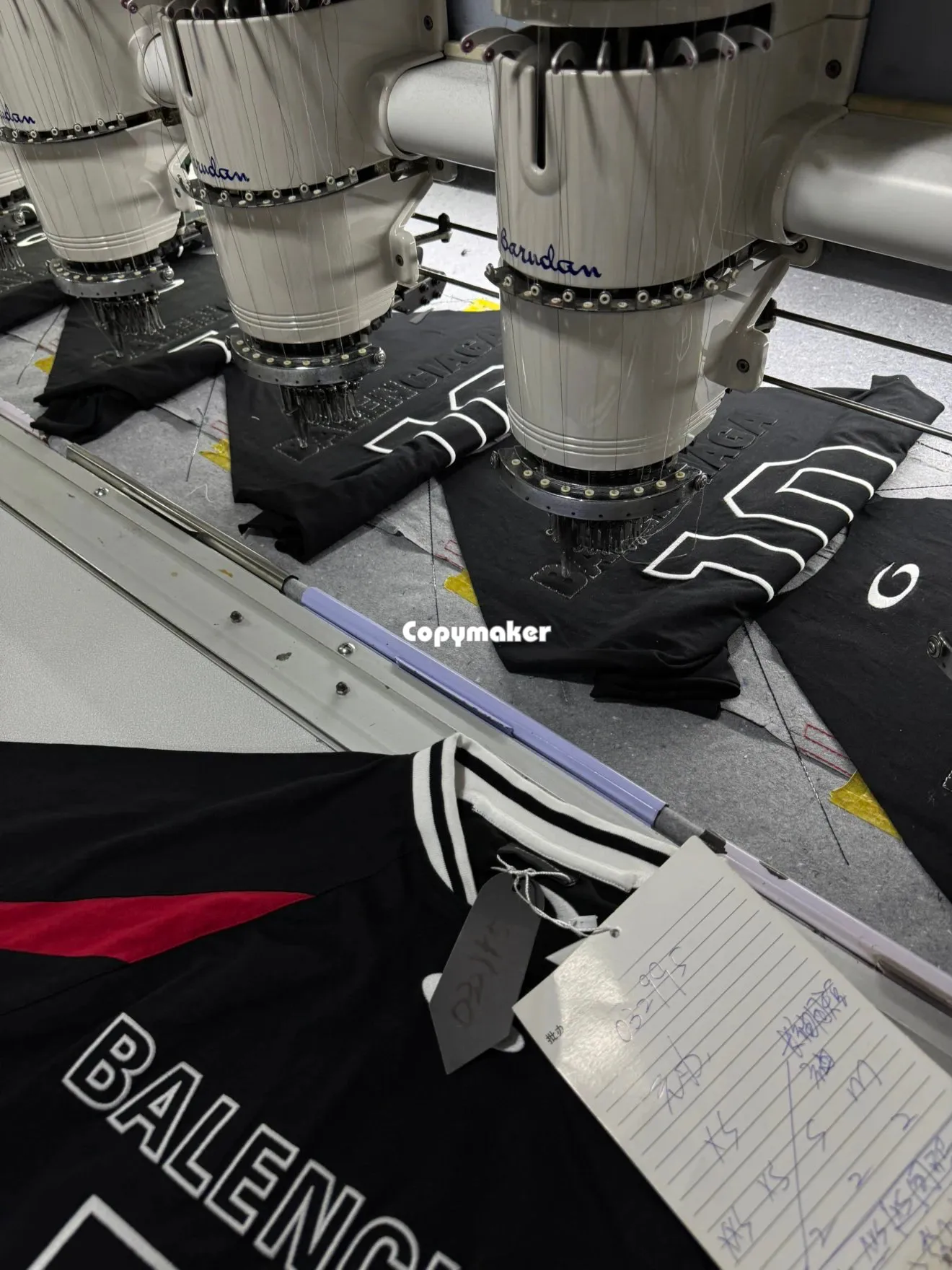 【預售】【過驗】巴黎 BLC 26SS x NBA 聯名 拼接刺繡logo 短袖T恤足球衣 黑色