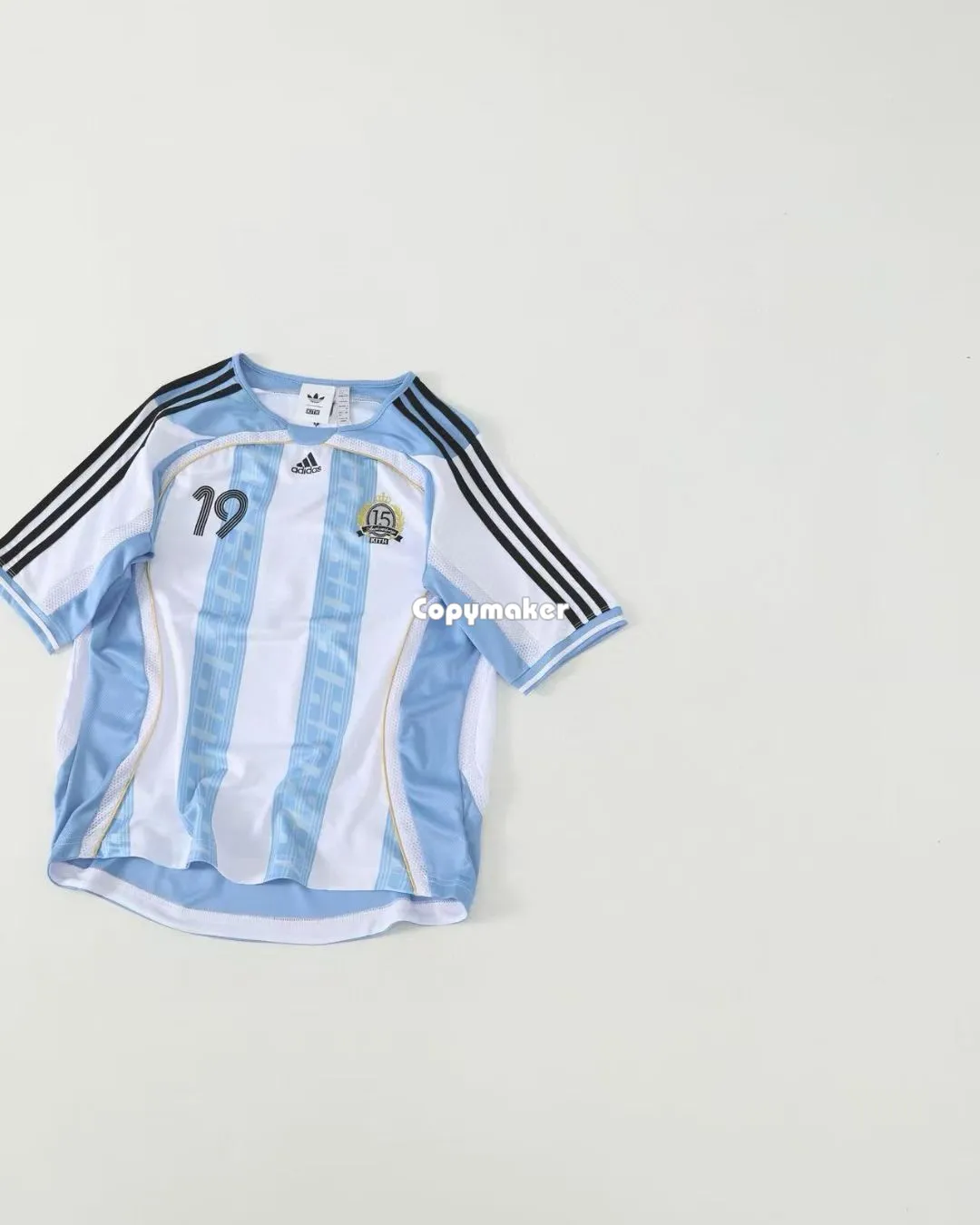 【預售】KITH x MESSI x AD  26SS 三方聯名 條紋印花球衣短袖T恤 二色