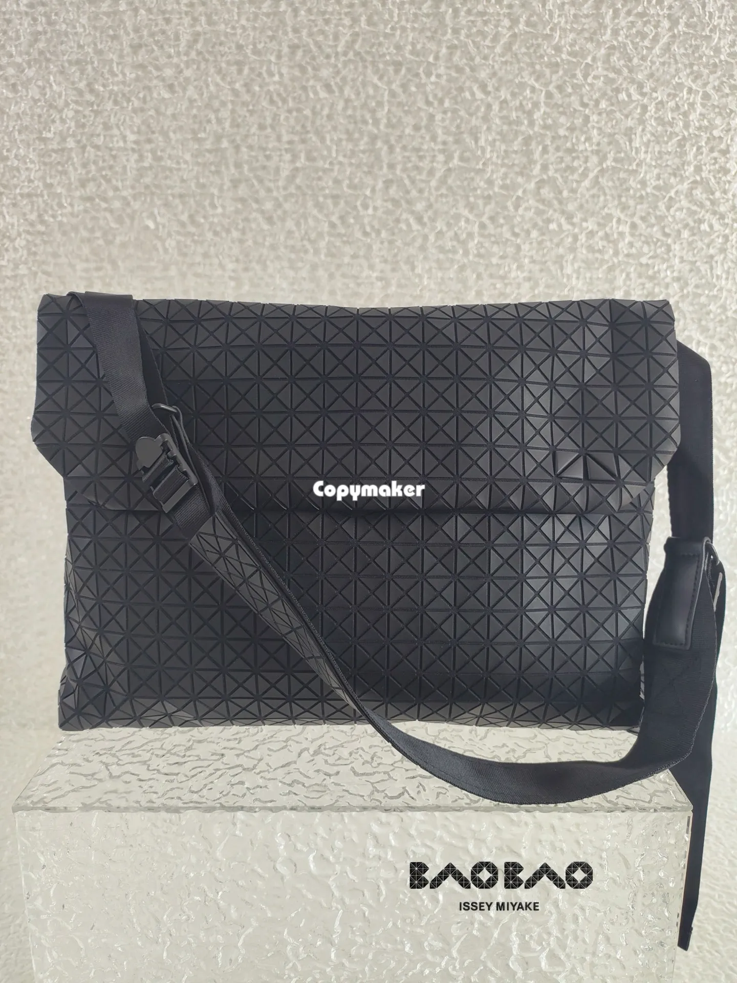 【預售】ISSEY M1YAKE 三宅 Kuro 郵差包單肩包側背包斜背包 黑色