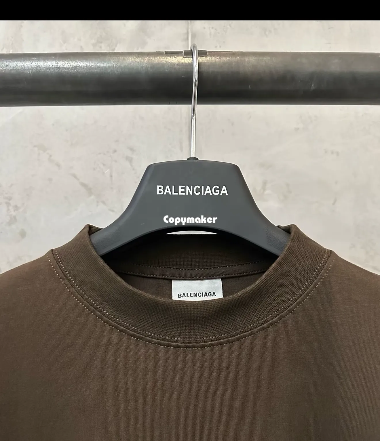 【預售】巴黎 BLC 26SS 胸前刺繡字母 後背大logo 簡約素色 短袖T恤 棕色