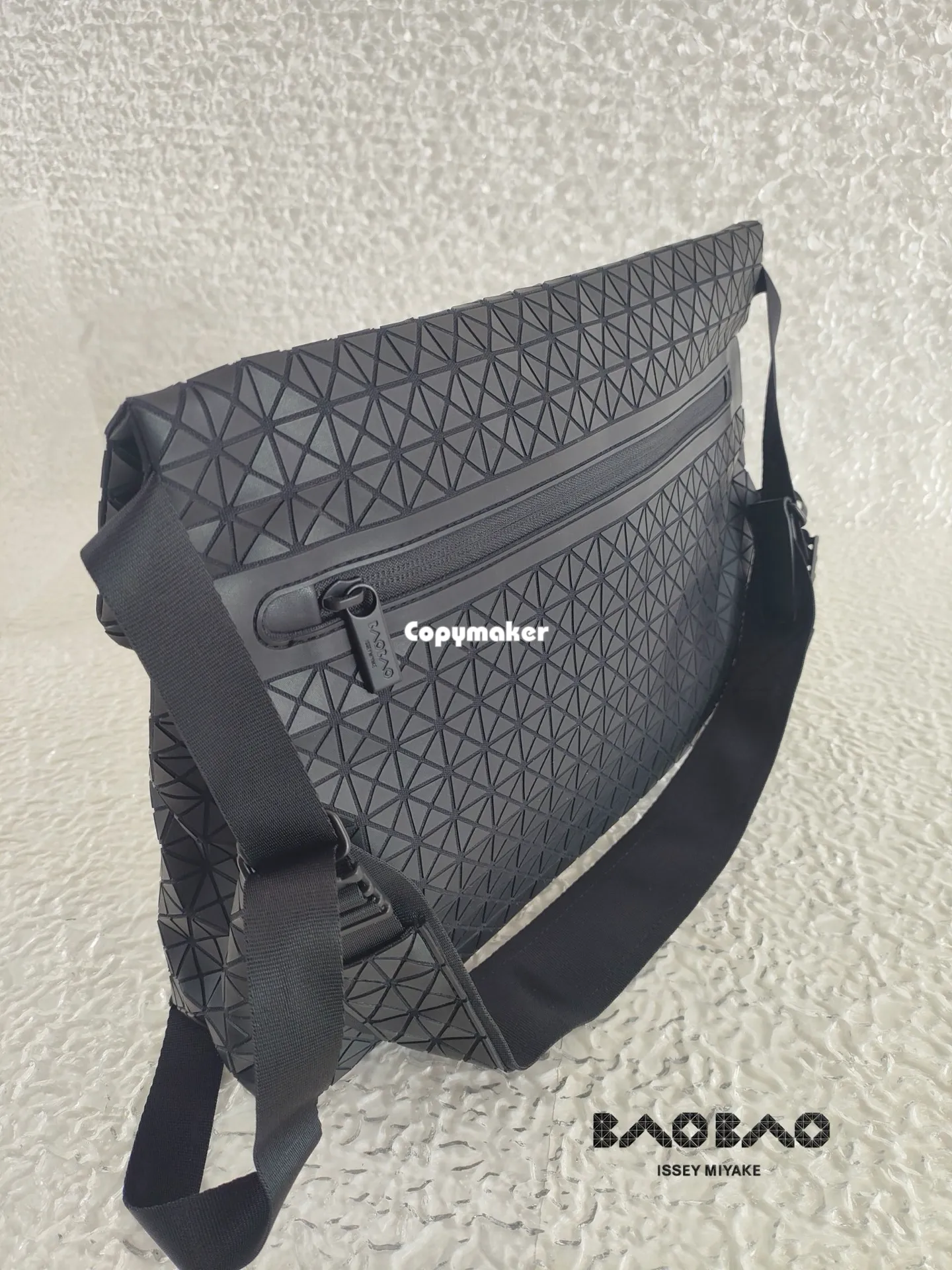 【預售】ISSEY M1YAKE 三宅 Kuro 郵差包單肩包側背包斜背包 黑色