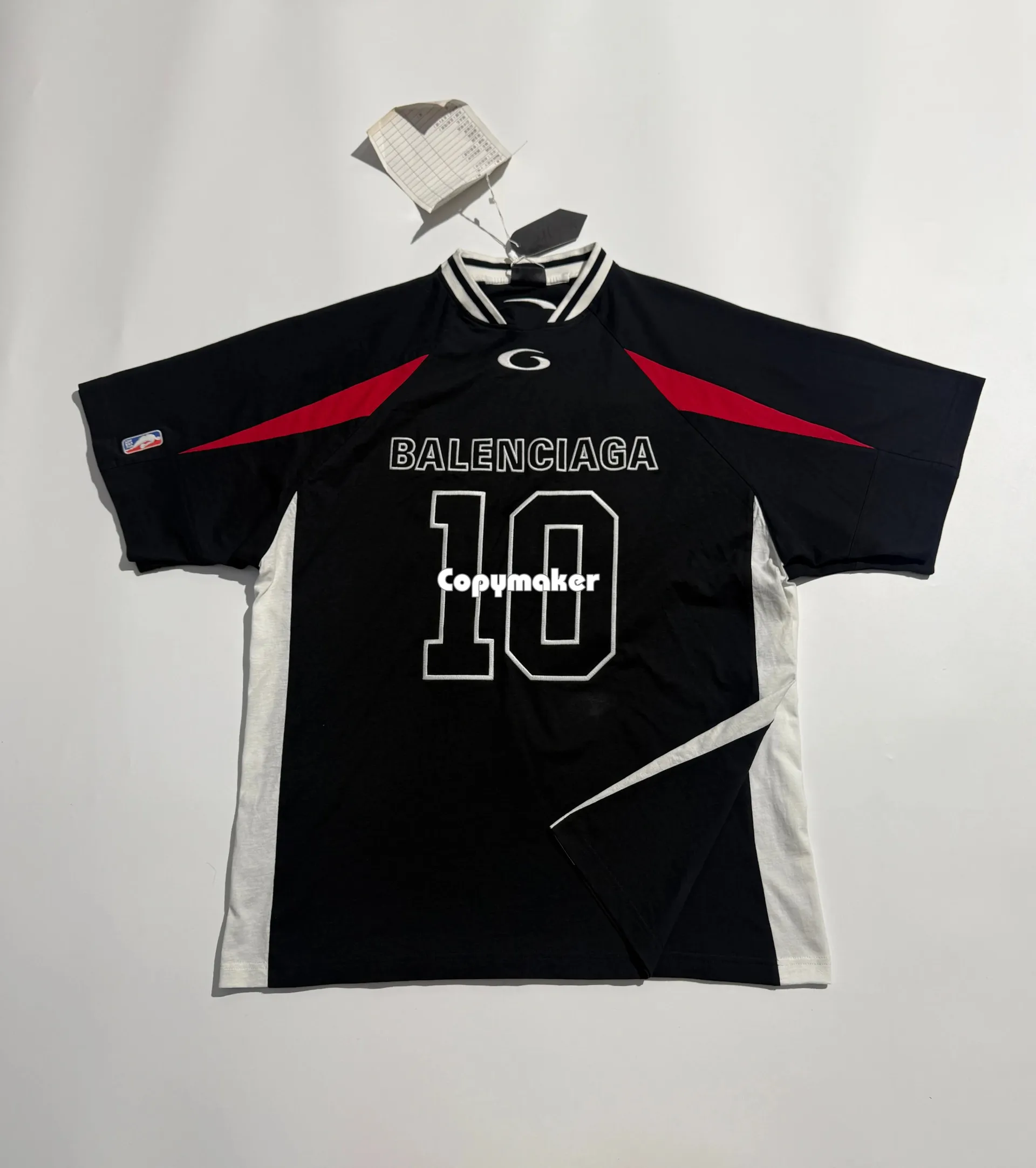 【預售】【過驗】巴黎 BLC 26SS x NBA 聯名 拼接刺繡logo 短袖T恤足球衣 黑色