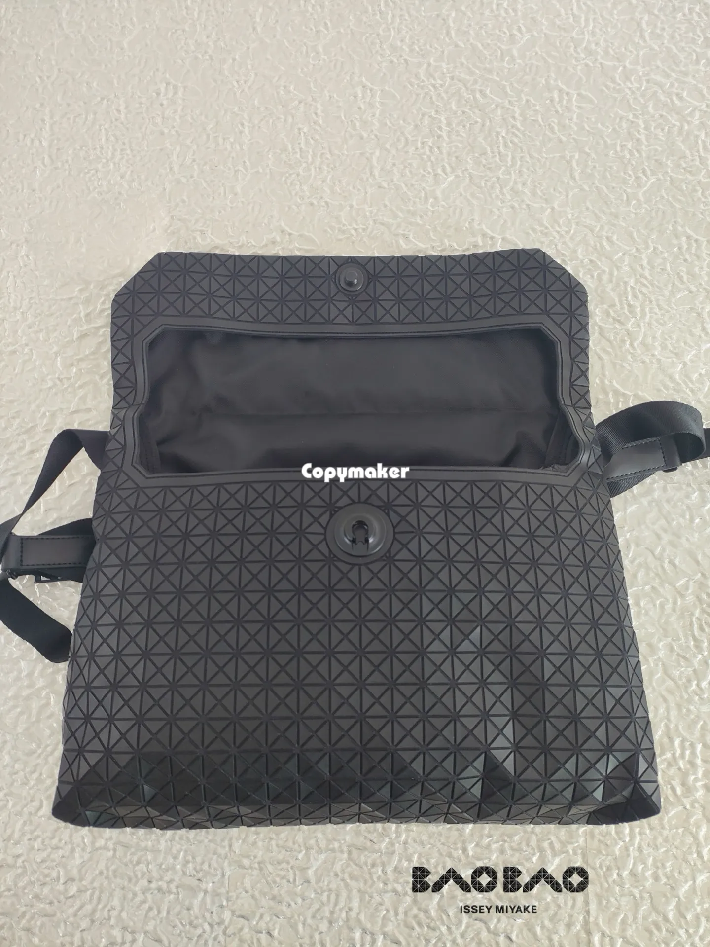 【預售】ISSEY M1YAKE 三宅 Kuro 郵差包單肩包側背包斜背包 黑色