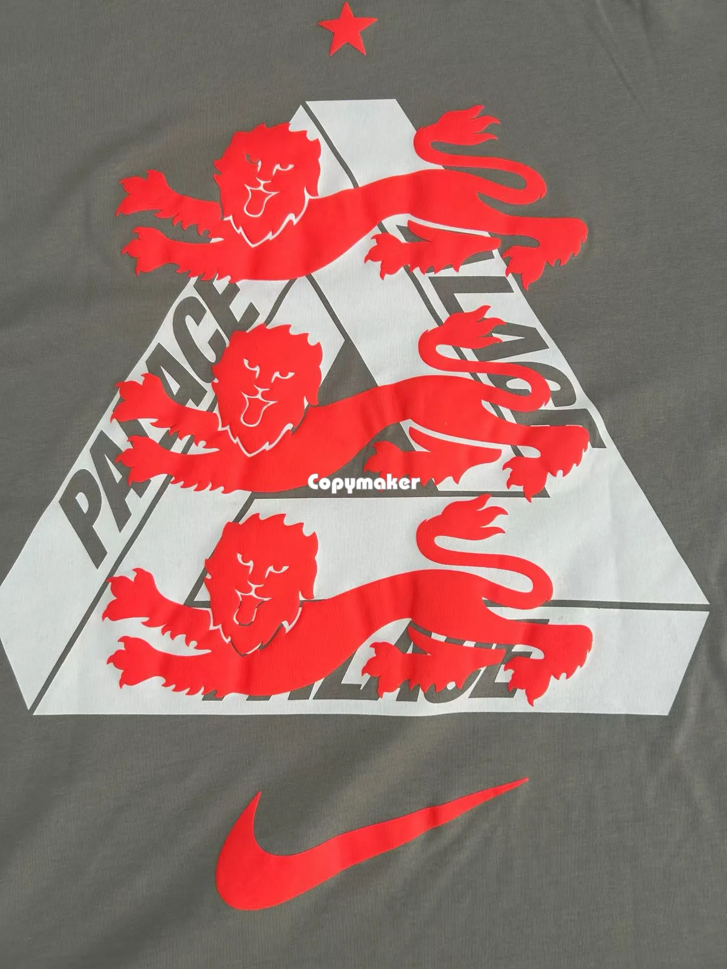 【預售】PALACE x NK x 英格蘭足球隊 26SS 三方聯名刺繡印花 後背大印花 短袖T恤