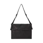 【預售】ISSEY M1YAKE 三宅 Kuro 郵差包單肩包側背包斜背包 黑色