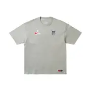 【預售】PALACE x NK x 英格蘭足球隊 26SS 三方聯名刺繡印花 後背大印花 短袖T恤：圖片 2