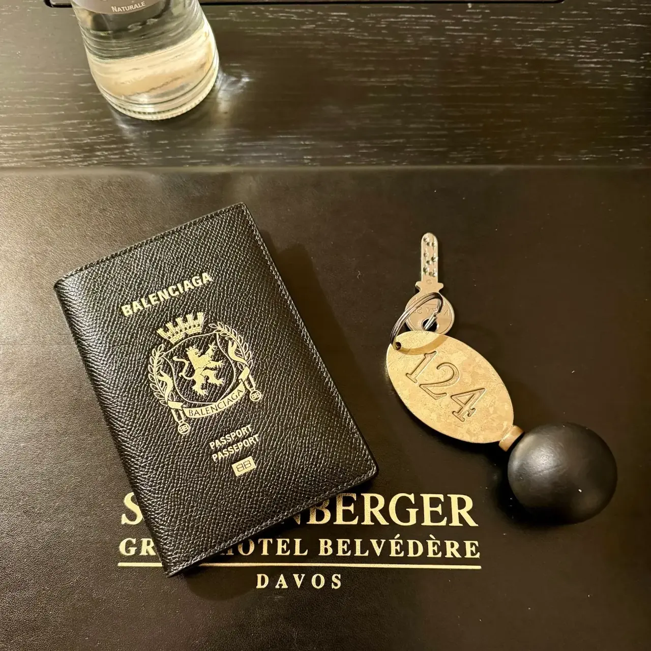 【現貨】巴黎 BLC 24SS Passport 無機票版本 護照套護照夾 牛皮 卡套皮夾證件套錢包