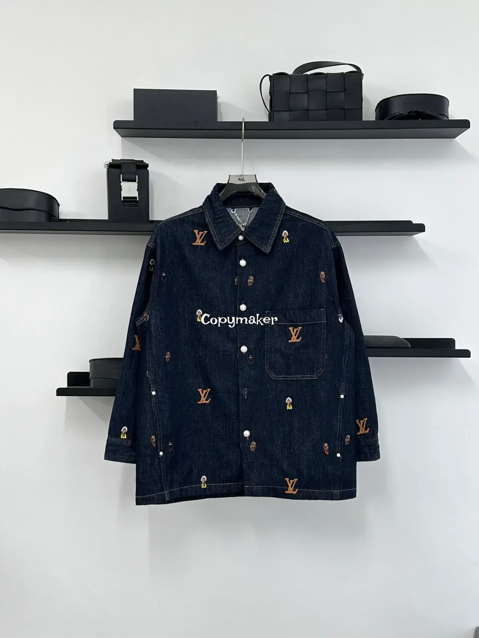 1V SS24 菲董聯名系列 logo字母刺繡圖案 牛仔外套夾克工裝 黑藍色