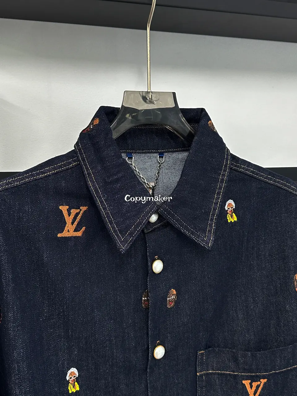 1V SS24 菲董聯名系列 logo字母刺繡圖案 牛仔外套夾克工裝 黑藍色