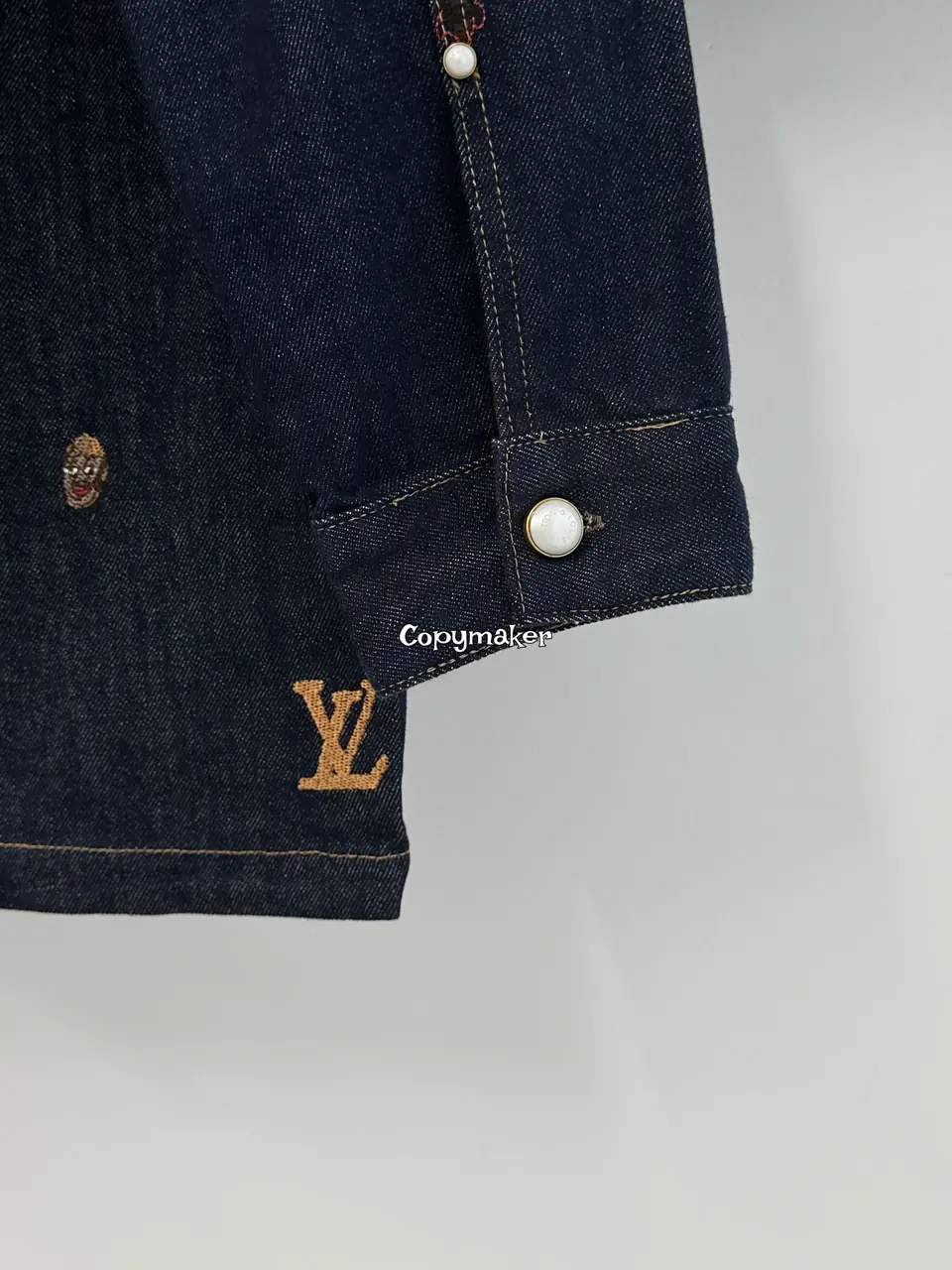 1V SS24 菲董聯名系列 logo字母刺繡圖案 牛仔外套夾克工裝 黑藍色