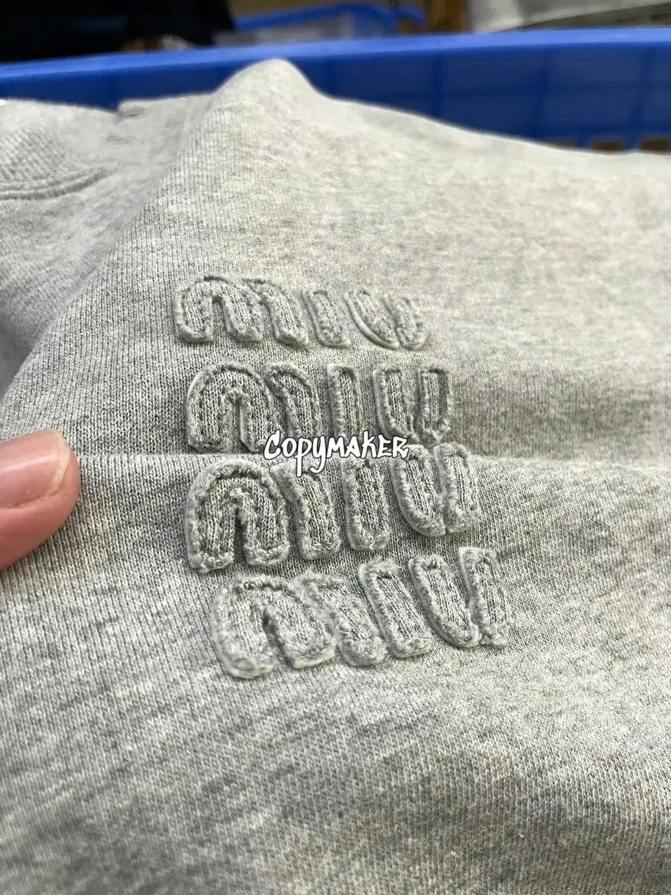M1U M1U 23FW 繆繆 字母Logo貼布刺繡 簡約基本款 大學T圓領衛衣長袖 花灰色