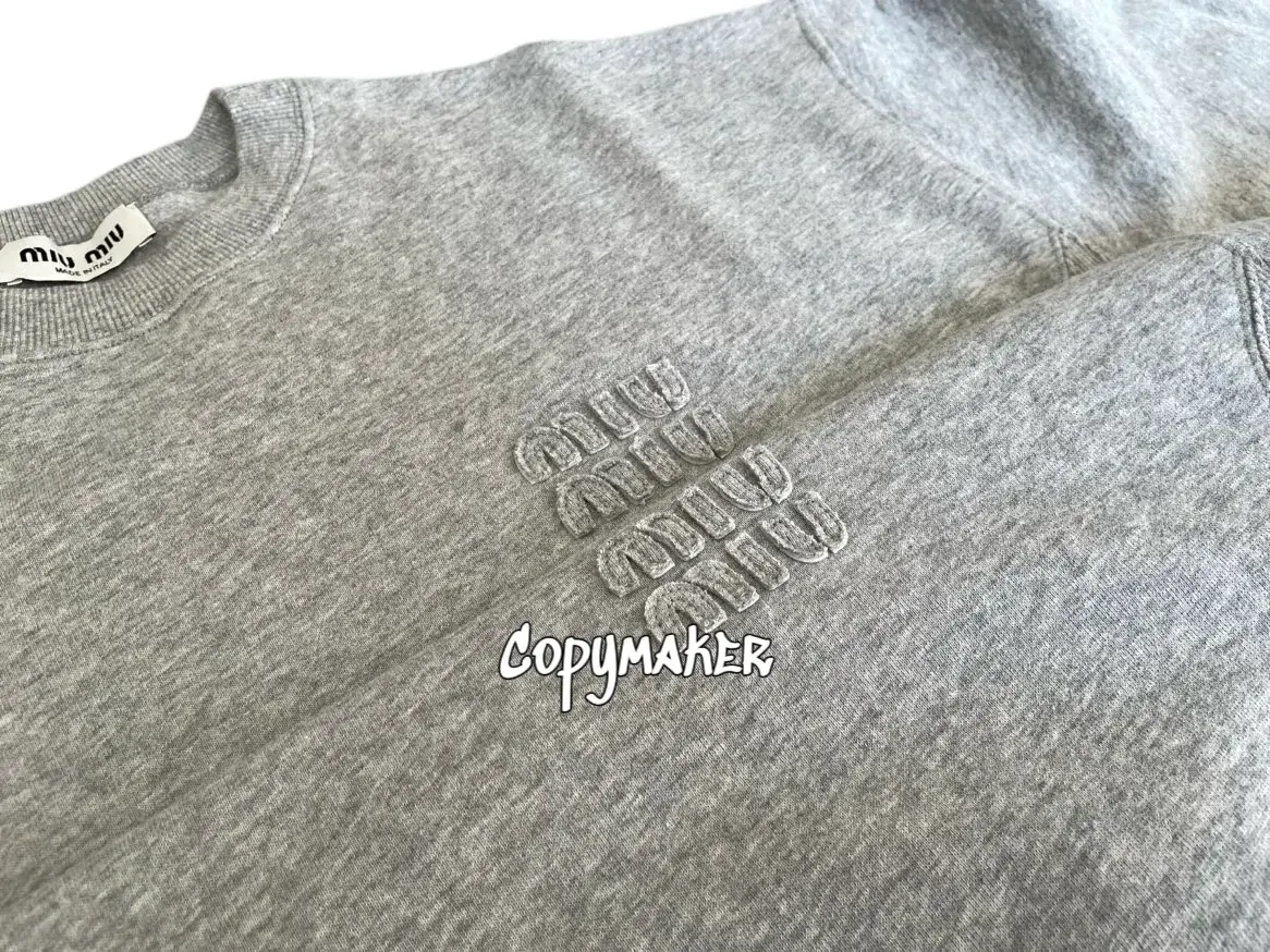 M1U M1U 23FW 繆繆 字母Logo貼布刺繡 簡約基本款 大學T圓領衛衣長袖 花灰色