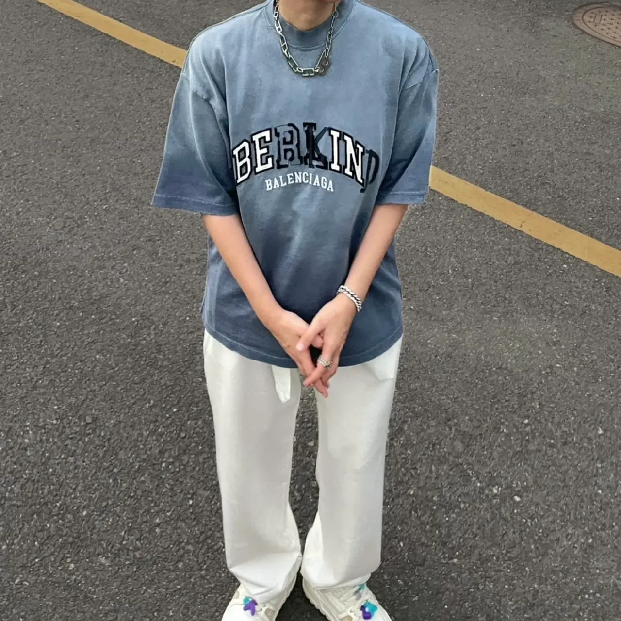 巴黎 BLC 23SS Be kind 補丁刺繡做舊破壞 logo字母 水洗 短袖T恤 天空藍