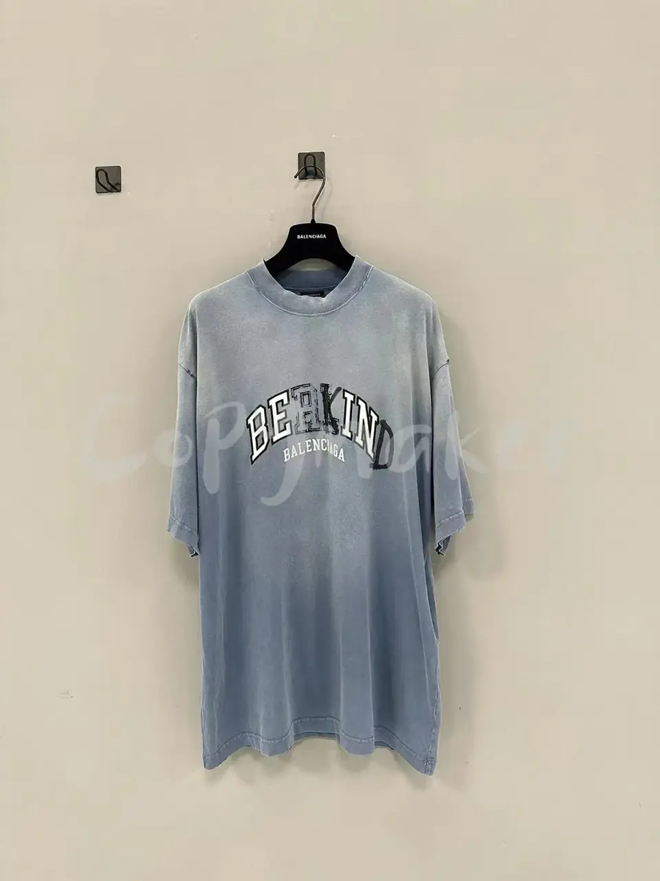 巴黎 BLC 23SS Be kind 補丁刺繡做舊破壞 logo字母 水洗 短袖T恤 天空藍