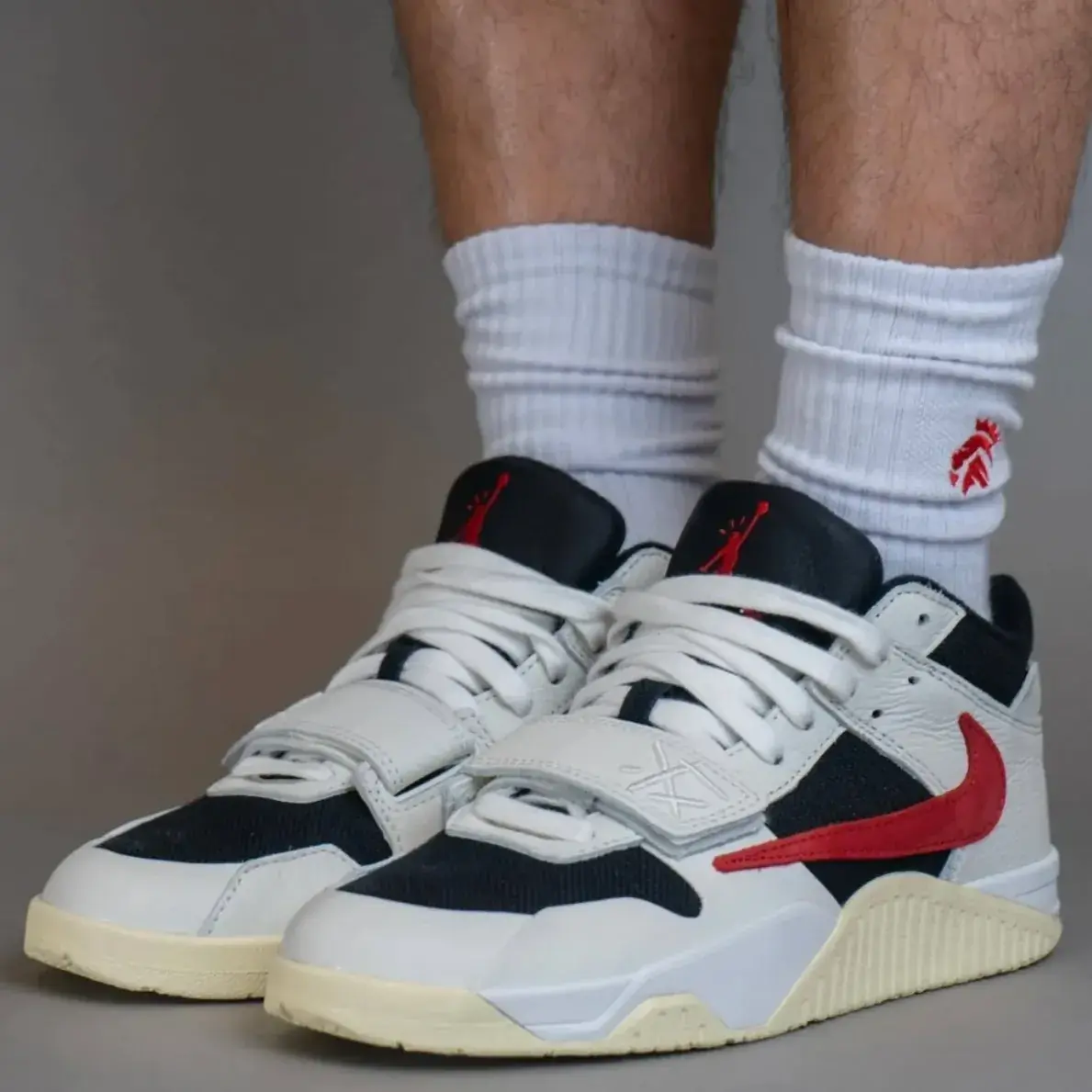 【預售】Travis Scott x Jordan Jumpman Jack TR 聯名 復古籃球鞋休閒鞋 FZ8117-101 倒鉤