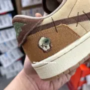 【預售】Air Jordan 1 Retro Low OG x Zion Williamson "voodoo" 巫毒娃娃 AJ1 DZ7292-200：圖片 12