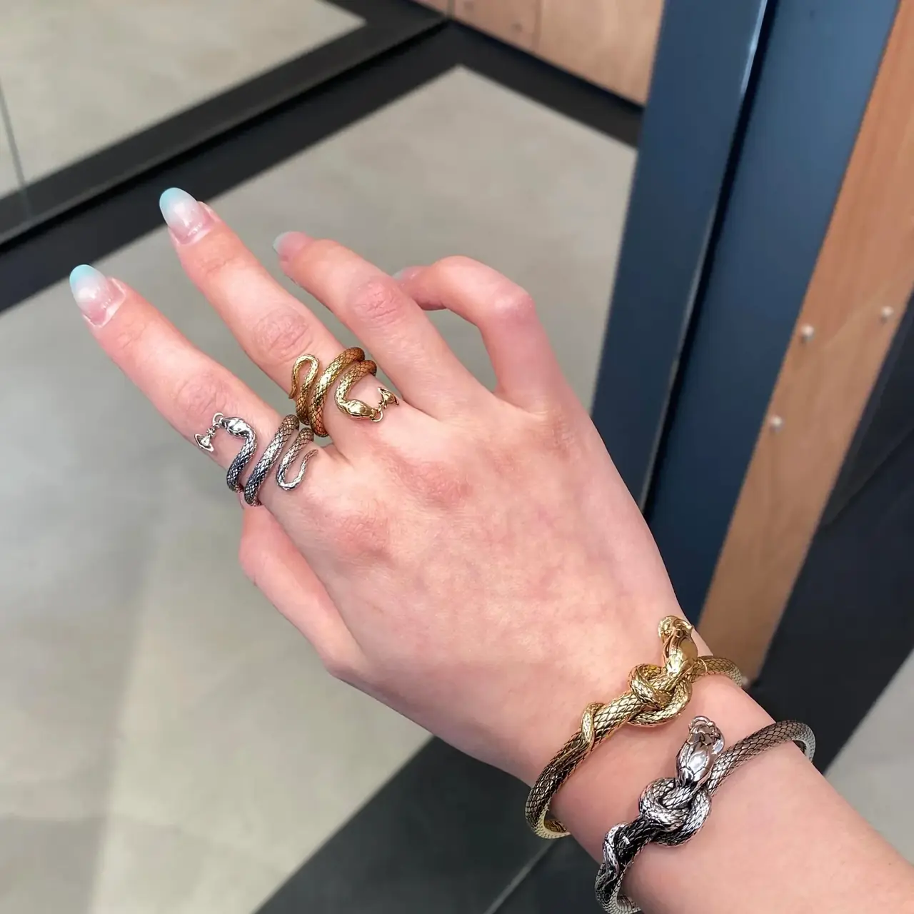 【現貨】【過驗】Viv1enne Westwood ALBANE BRACELET 蛇年限定 黃銅靈蛇手鍊手環