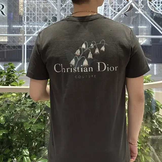 【現貨】D1OR 25FW Couture 開裂小破壞 胸前字母logo 背後鈴蘭花 短袖T恤 黑色/白色