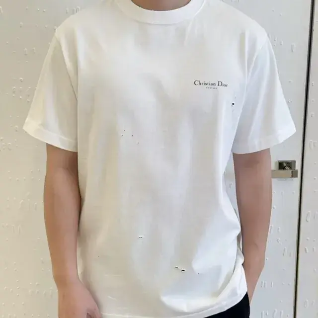 【現貨】D1OR 25FW Couture 開裂小破壞 胸前字母logo 背後鈴蘭花 短袖T恤 黑色/白色