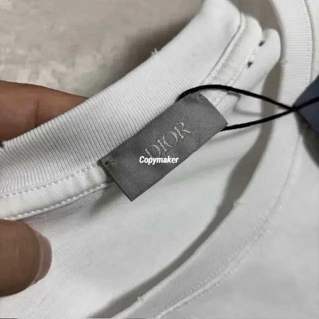 【現貨】D1OR 25FW Couture 開裂小破壞 胸前字母logo 背後鈴蘭花 短袖T恤 黑色/白色