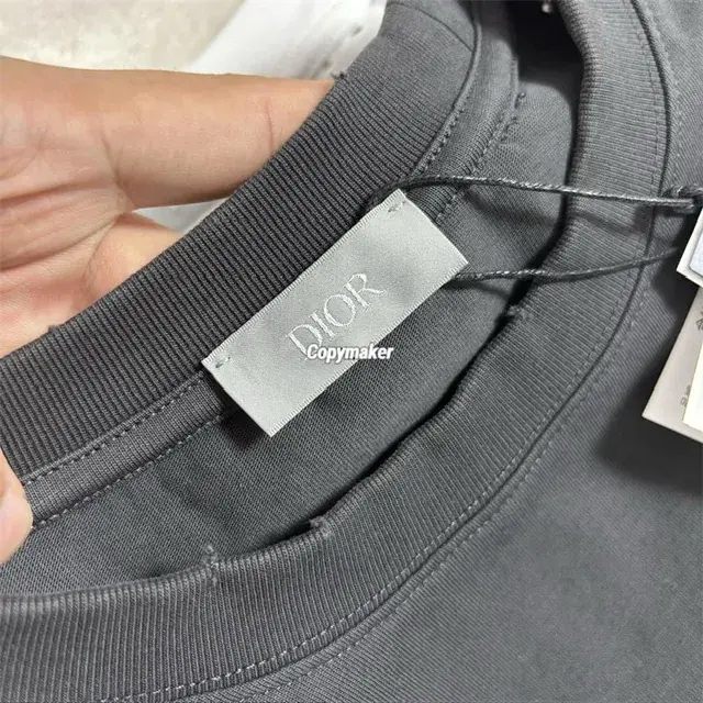 【現貨】D1OR 25FW Couture 開裂小破壞 胸前字母logo 背後鈴蘭花 短袖T恤 黑色/白色