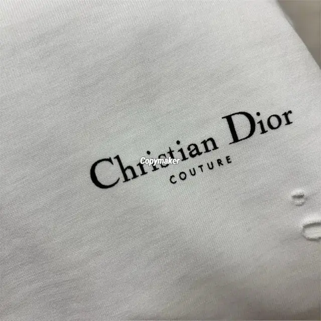 【現貨】D1OR 25FW Couture 開裂小破壞 胸前字母logo 背後鈴蘭花 短袖T恤 黑色/白色