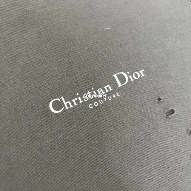 【現貨】D1OR 25FW Couture 開裂小破壞 胸前字母logo 背後鈴蘭花 短袖T恤 黑色/白色