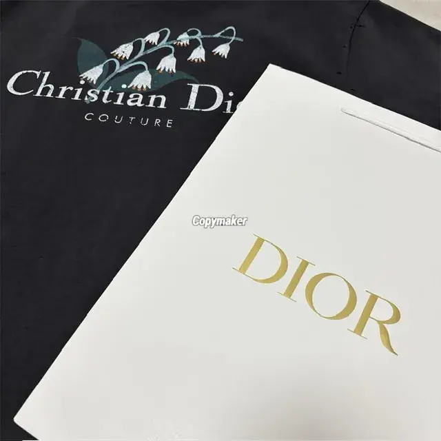 【現貨】D1OR 25FW Couture 開裂小破壞 胸前字母logo 背後鈴蘭花 短袖T恤 黑色/白色