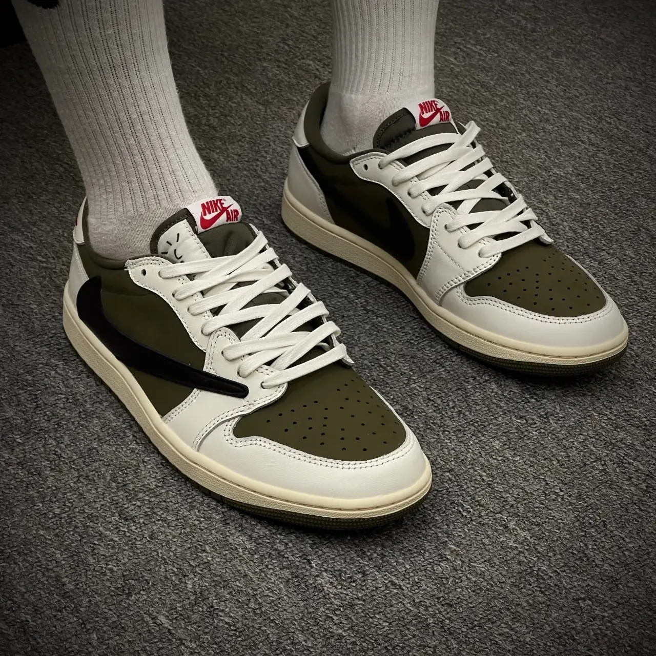 【預售】Travis Scott x Air Jordan 1 Low OG “Olive” 聯名 反轉橄欖綠 倒鉤8.0 AJ1