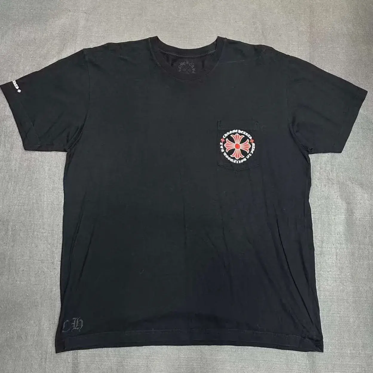 【現貨】【福利回饋】Chrome Hearts Made In Hollywood Tee 口袋紅色十字架梵文 短袖T恤 CH克羅心