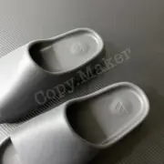 【現貨】YEEZY Slide “Onyx” HQ6448 kanye west YZY 拖鞋 鞋子 休閒拖 踩屎感 黑瑪瑙 黑色：圖片 4