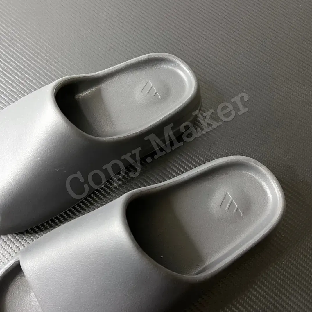 【現貨】YEEZY Slide “Onyx” HQ6448 kanye west YZY 拖鞋 鞋子 休閒拖 踩屎感 黑瑪瑙 黑色