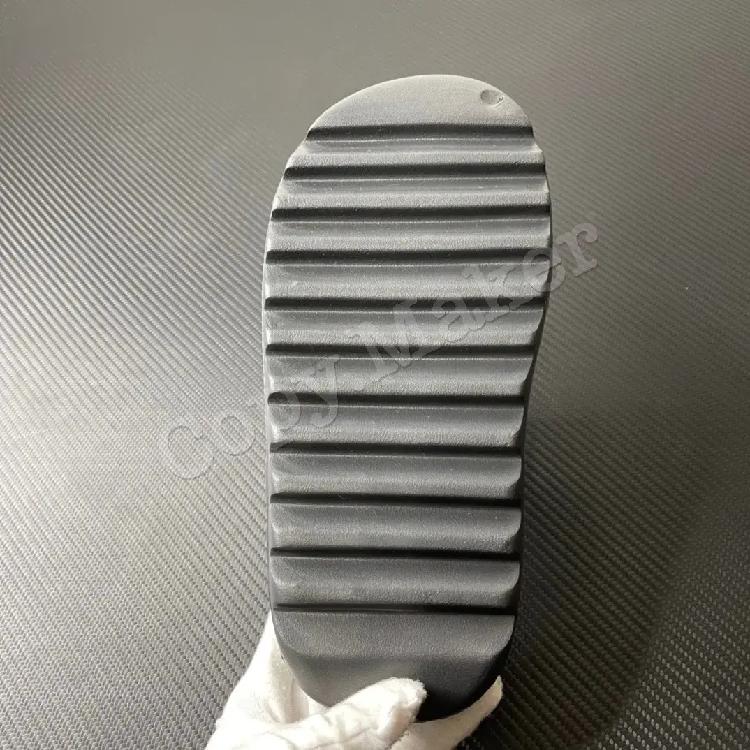 【現貨】YEEZY Slide “Onyx” HQ6448 kanye west YZY 拖鞋 鞋子 休閒拖 踩屎感 黑瑪瑙 黑色