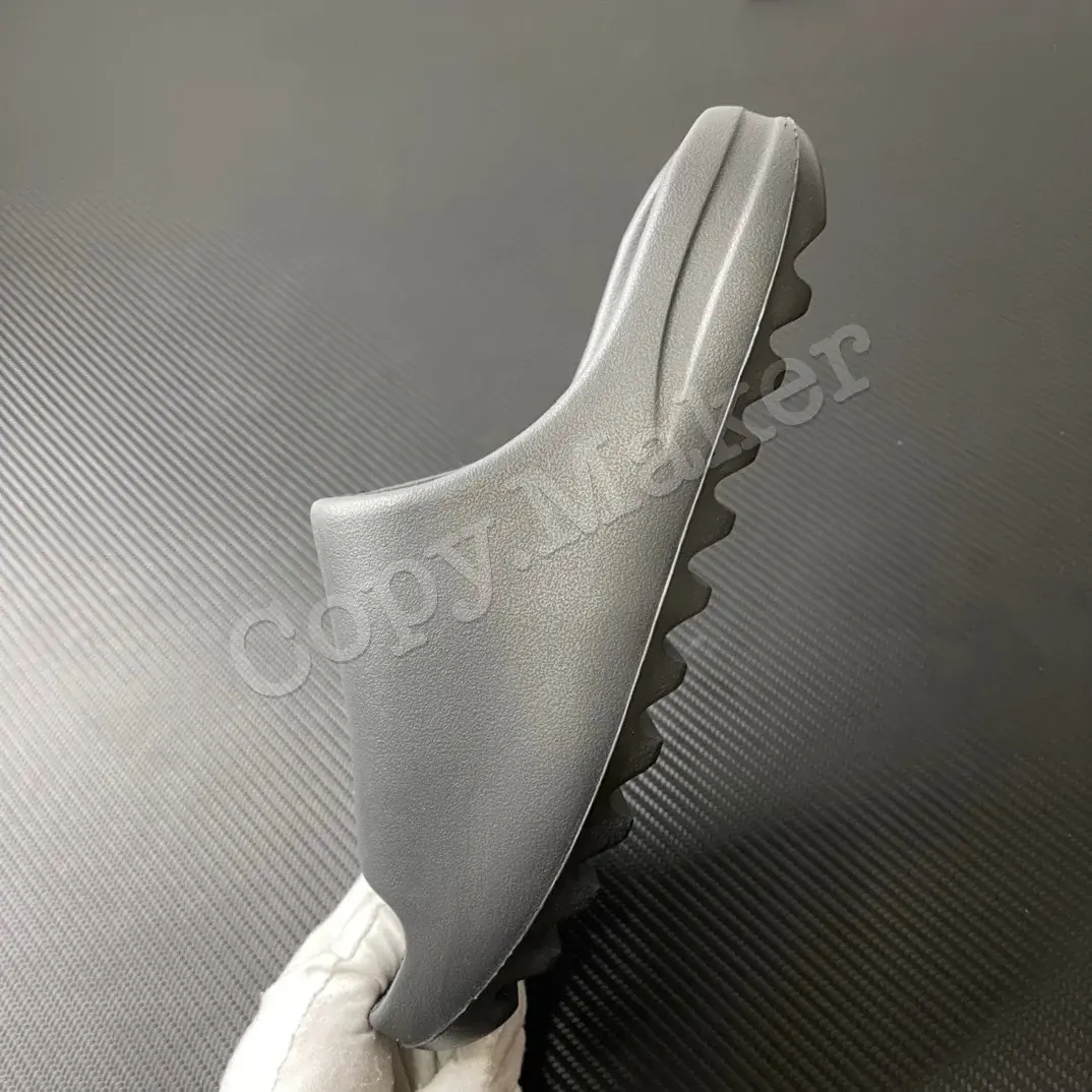 【現貨】YEEZY Slide “Onyx” HQ6448 kanye west YZY 拖鞋 鞋子 休閒拖 踩屎感 黑瑪瑙 黑色