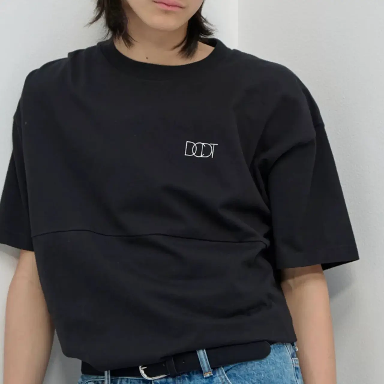 【預售】DESCENTDANT 25SS PORT SWITCHING 背後大字母 拼接 短袖T恤 三色 DCDT