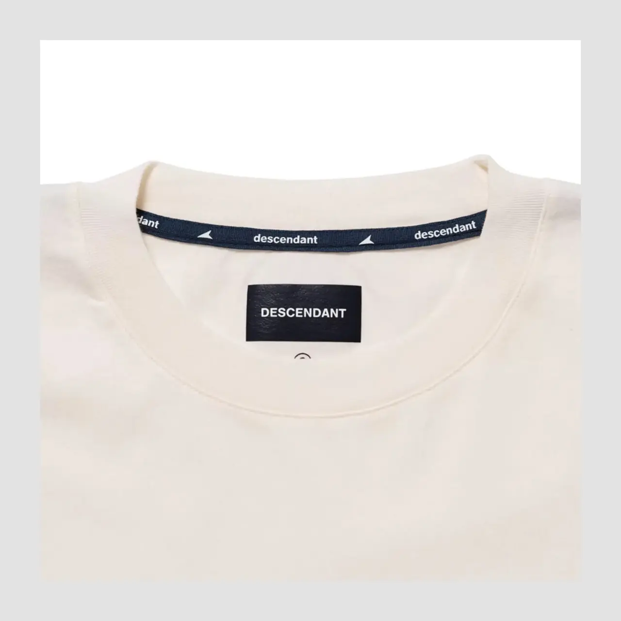 【預售】DESCENTDANT 25SS PORT SWITCHING 背後大字母 拼接 短袖T恤 三色 DCDT