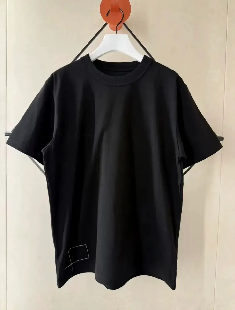 【預售】WTAPS x SACAI 25SS 聯名 素色簡約 後背字母logo 短袖T恤