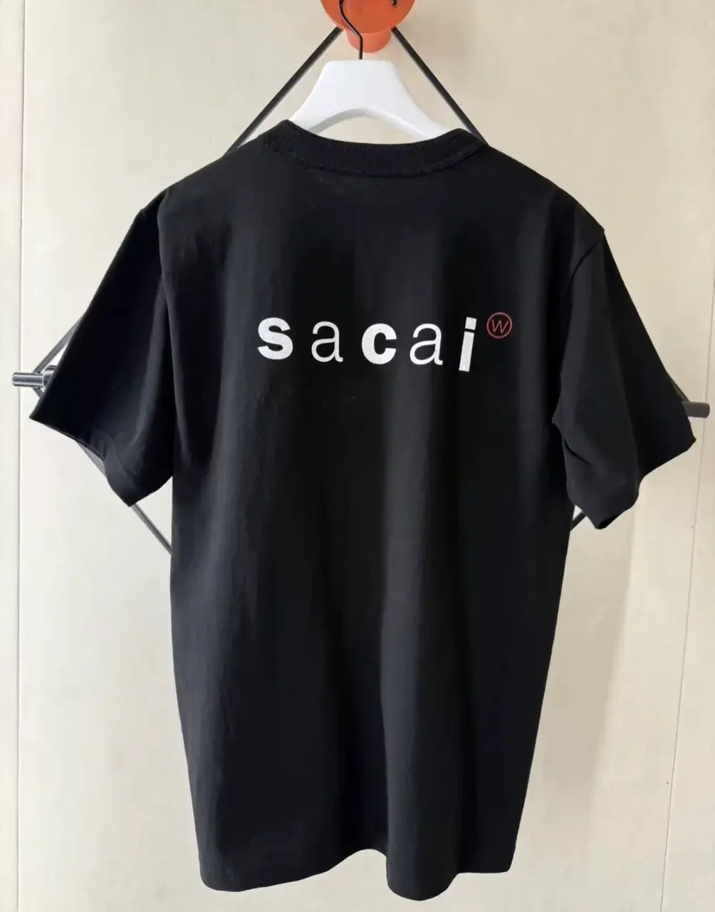 【預售】WTAPS x SACAI 25SS 聯名 素色簡約 後背字母logo 短袖T恤